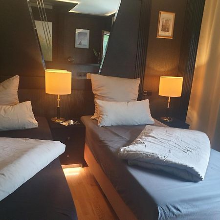 Miet-Kamp Ruhig, Zentral, Nahe Messe, Ausgefallenes Design 2 Schlafzimmer Berlino Esterno foto