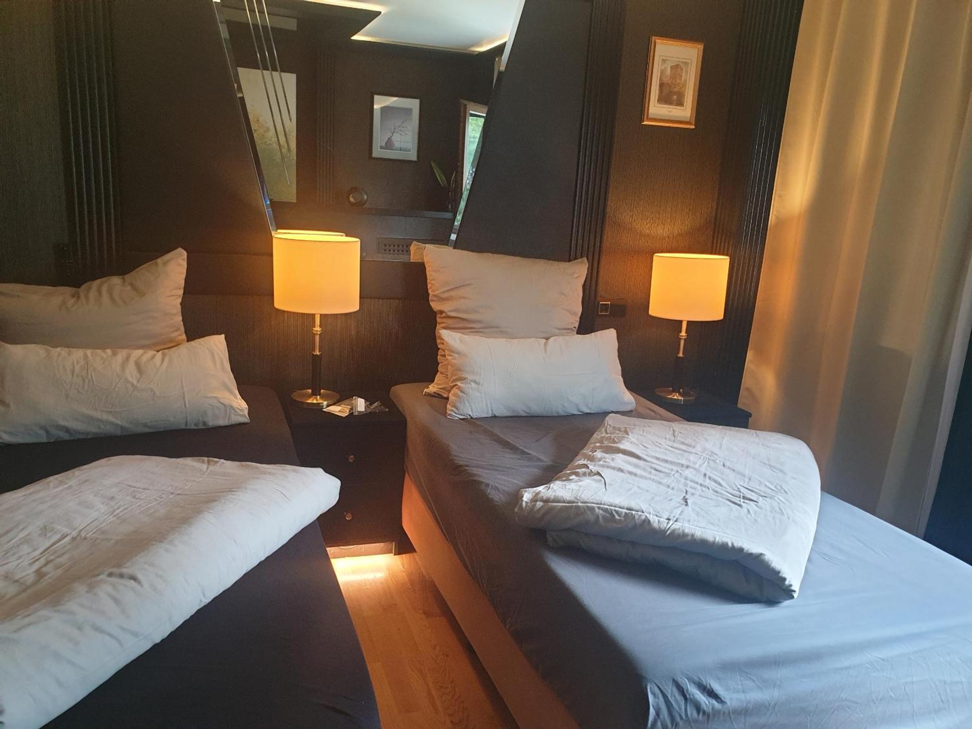 Miet-Kamp Ruhig, Zentral, Nahe Messe, Ausgefallenes Design 2 Schlafzimmer Berlino Esterno foto